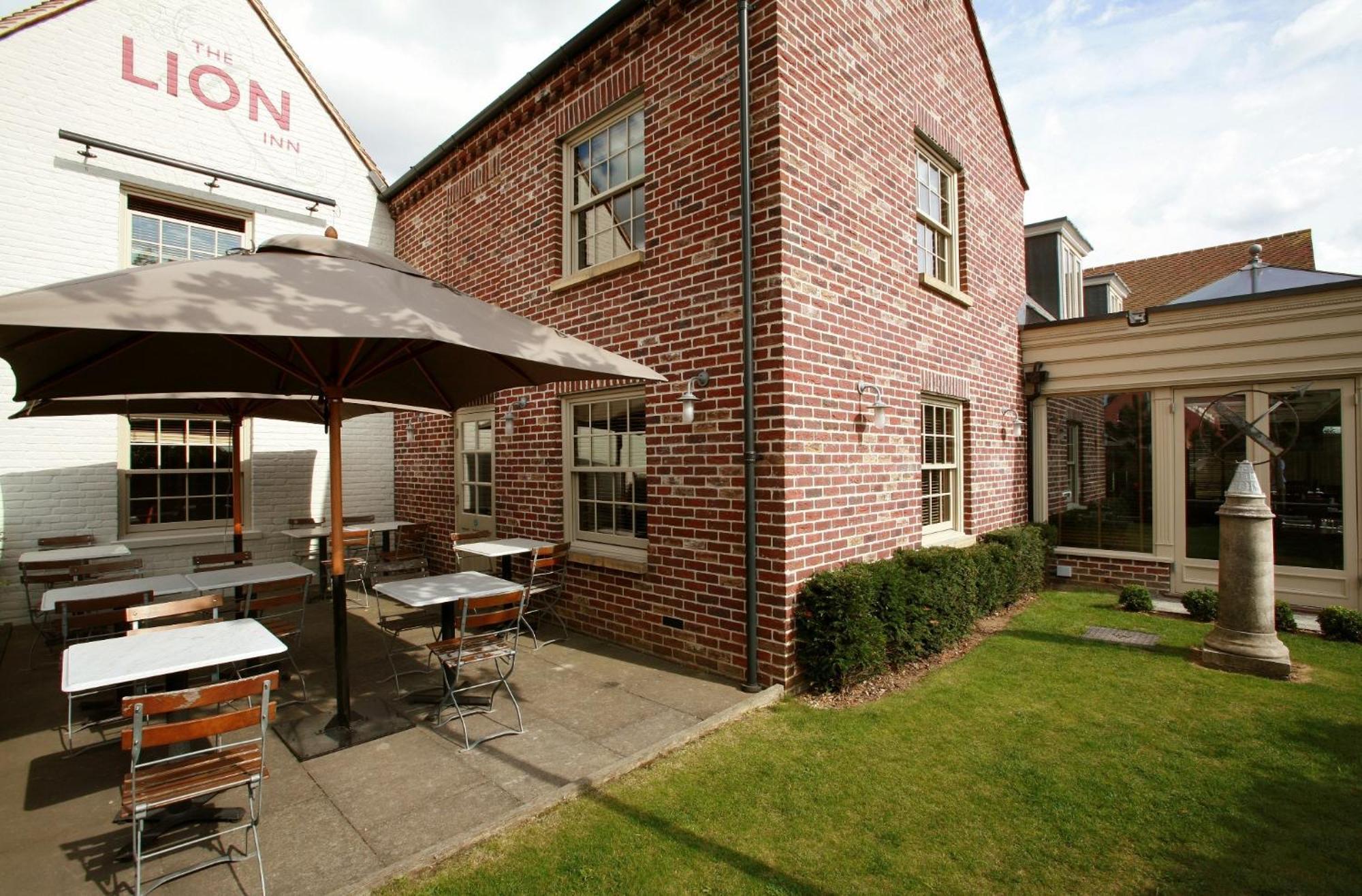 The Lion Inn Chelmsford Exterior photo